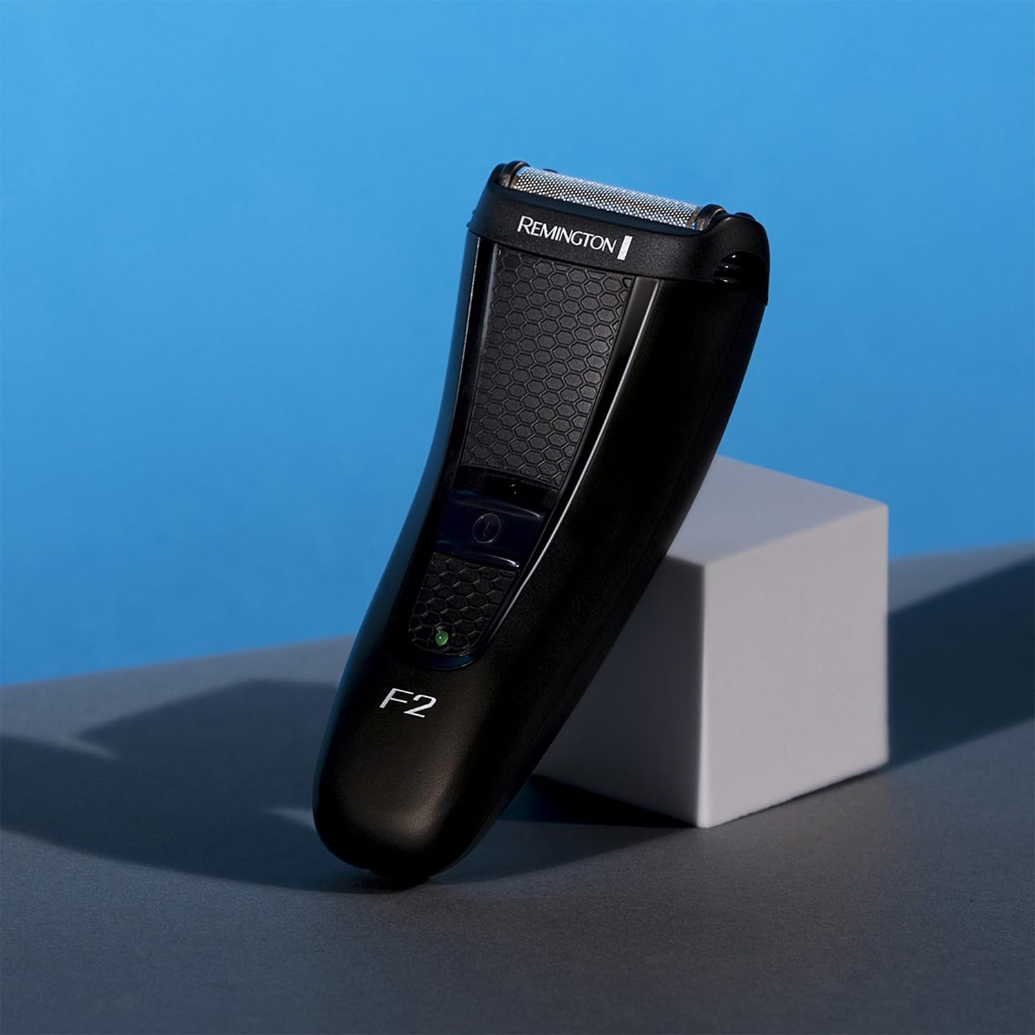 Remington Style Series F2 Foil Shaver - Cordless Electric Razor for Men with Pop Up Trimmer, Rechargable, F2002