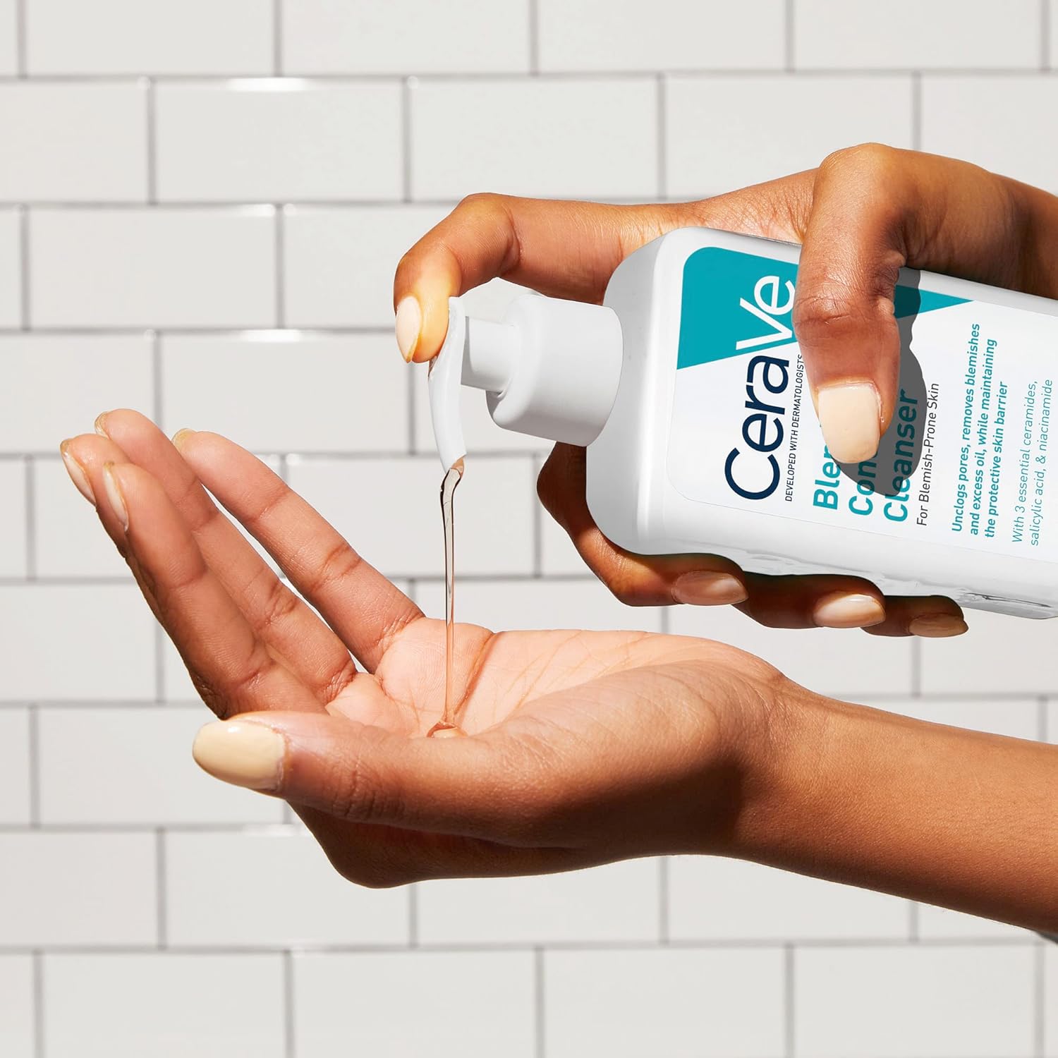CeraVe Blemish Control Face Cleanser With 2% Salicylic Acid, Niacinamide, 3 Essential Ceramides, Hectorite Clay, Fragrance Free, 236ml