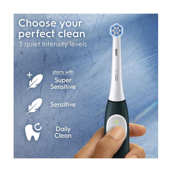 Oral-B iO2 Navy Electric Toothbrush, 1 Ultimate Clean Toothbrush Head, 1 Travel Case, Designed by Braun