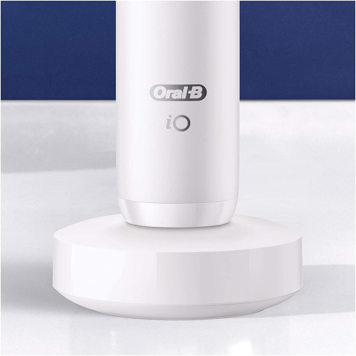 Oral-B iO 7 Electric Toothbrush, with Revolutionary Magnetic Technology - 5 Modes - White Alabaster