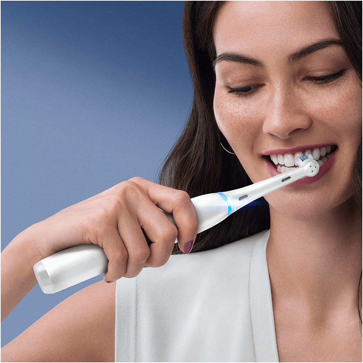 Oral-B iO 7 Electric Toothbrush, with Revolutionary Magnetic Technology - 5 Modes - White Alabaster