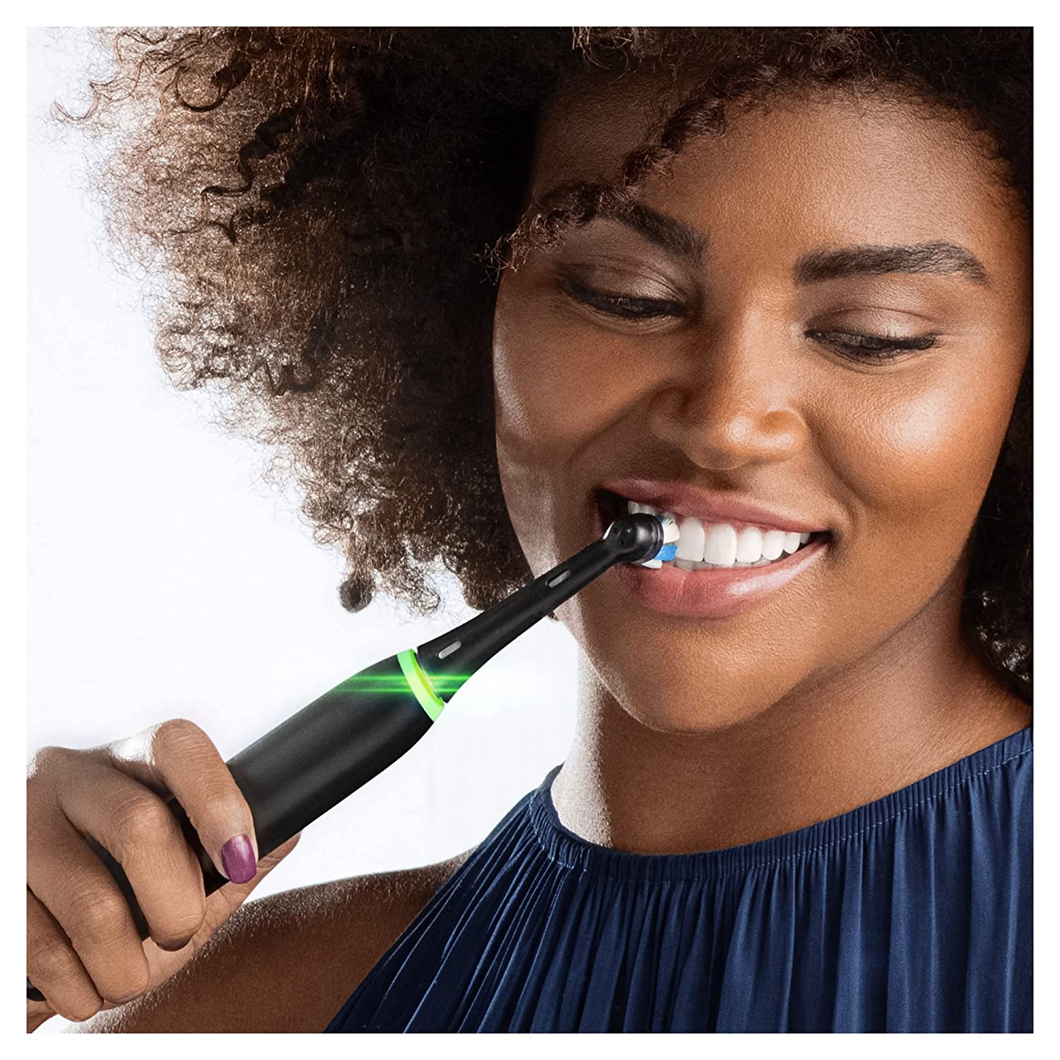 Oral-B iO3 Electric Toothbrush 1 Toothbrush Head & Travel Case, 3 Modes With Teeth Whitening Black