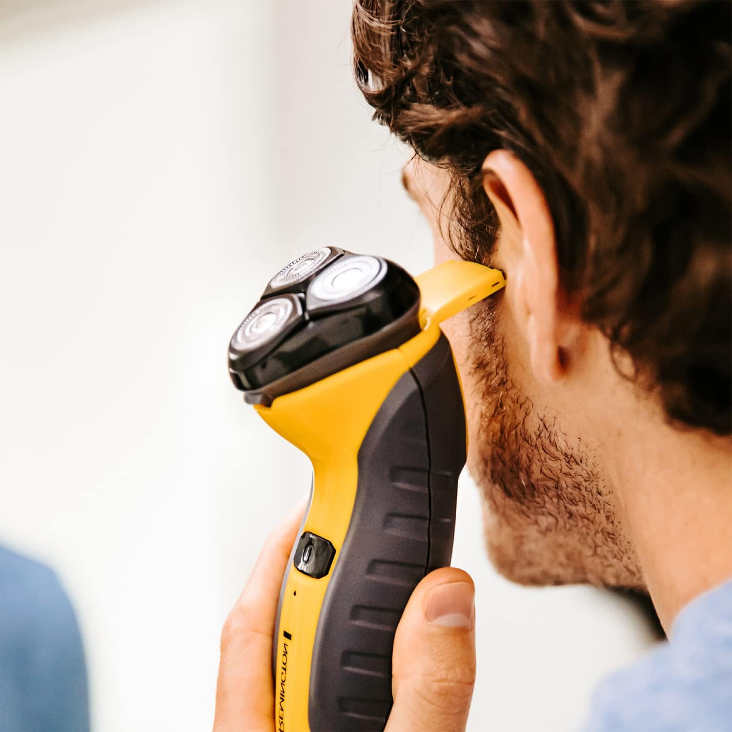 Remington Virtually Indestructible Men's Electric Shaver (Cordless, Wet & Dry, Rotary Shaver, Pop-up Detail Trimmer,USB , 60-Minute Usage) PR1855