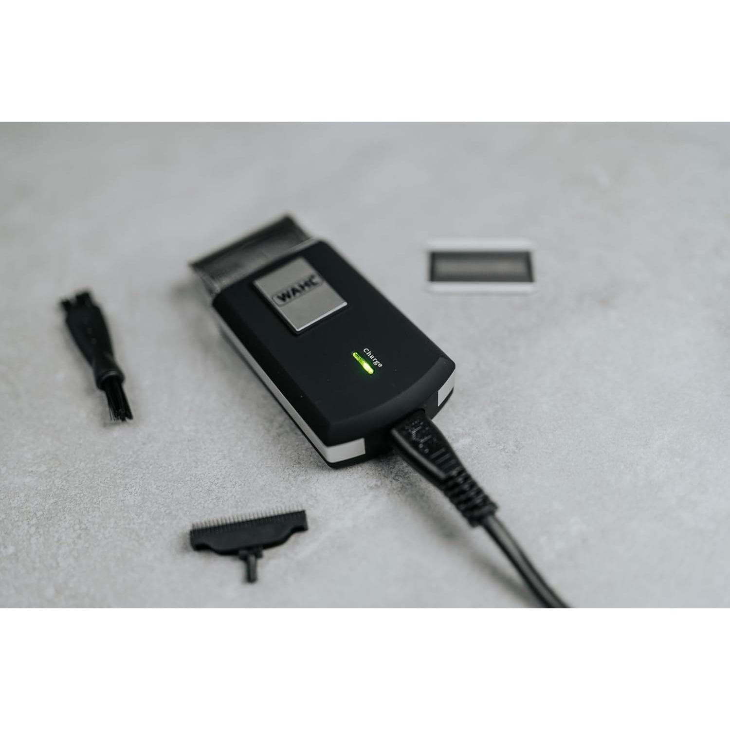 Wahl Travel Shaver - Cordless and rechargeable electric shaver for men